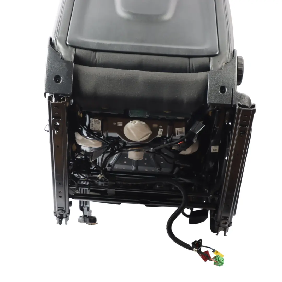 Fotel Przedni S-Line Podgrzewany Skóra Soul Black Prawy do Audi Q5 8R o numerze 8R0881806T Audi Q5 8R Fotel Przedni S-Line Podgrzewany Skóra Soul Black Prawy - SKU 8R0881806T-1 - Numer Części 8R0881806T