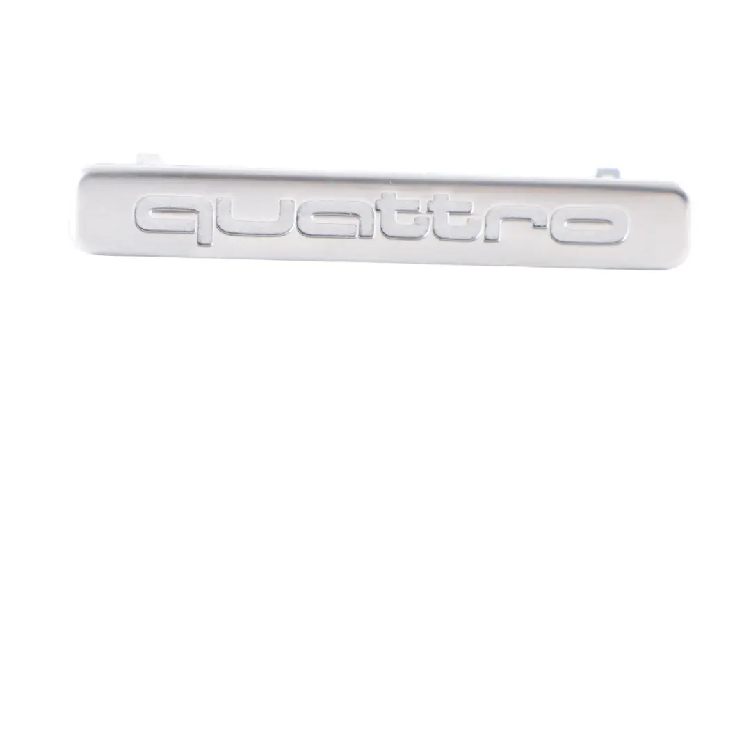 Audi A5 8T Armaturenbrett Aufbewahrung Emblem Abzeichen Quattro Silber - SKU 8T0853191 - Teilenummer 8T0853191