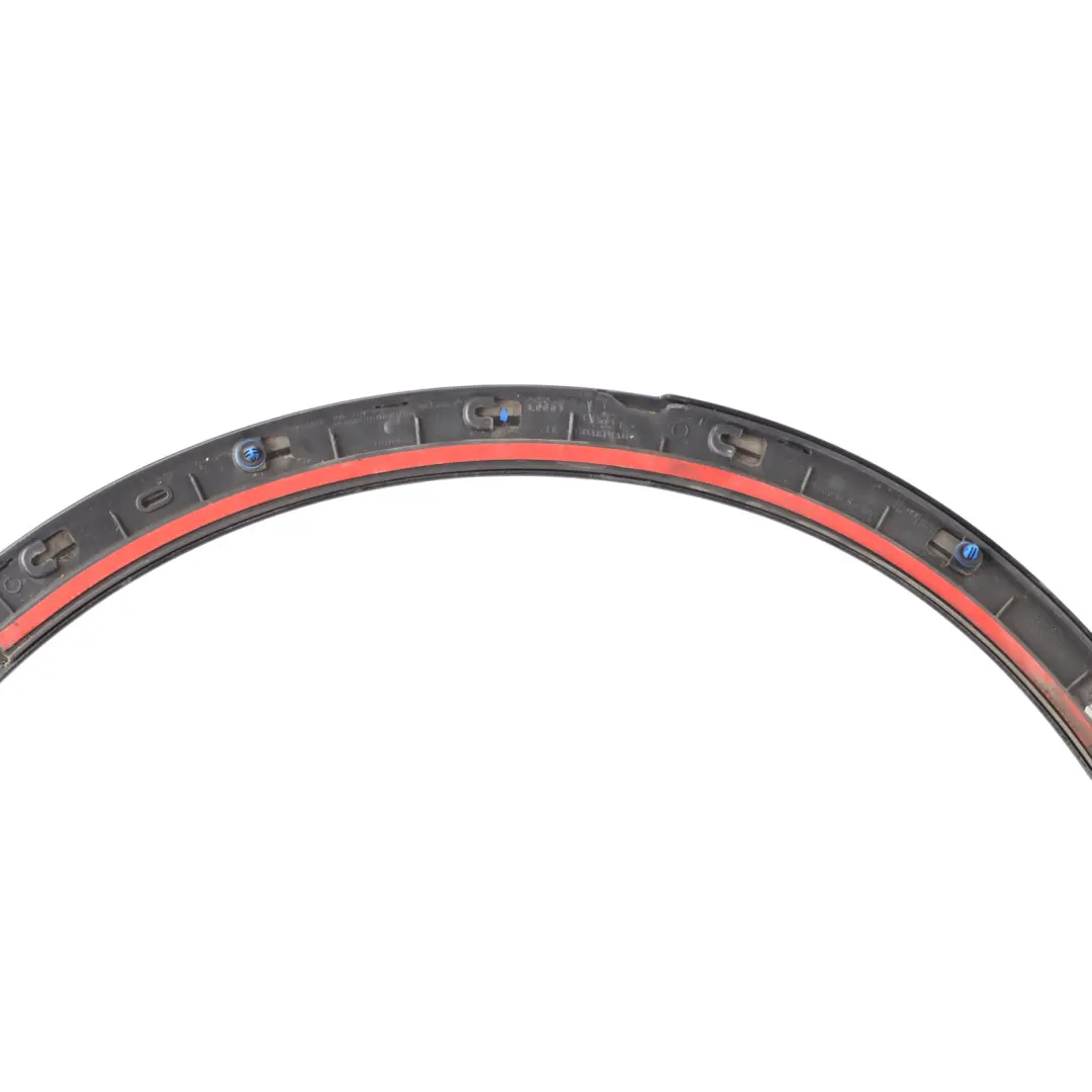 Audi Q3 8U Moulure de passage roue arrière gauche Noir Mythique Métallisé - Y9T - SKU 8U0853817A-MYB - Numéro de pièce 8U0853817A