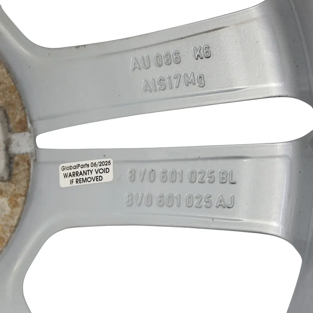 Silberne Leichtmetallfelge Alufelge 18" 7.5J ET:51 für Audi A3 8V mit Teilenummer 8V0601025BL Audi A3 8V Silberne Leichtmetallfelge Alufelge 18" 7.5J ET:51 - SKU 8V0601025BL-1 - Teilenummer 8V0601025BL