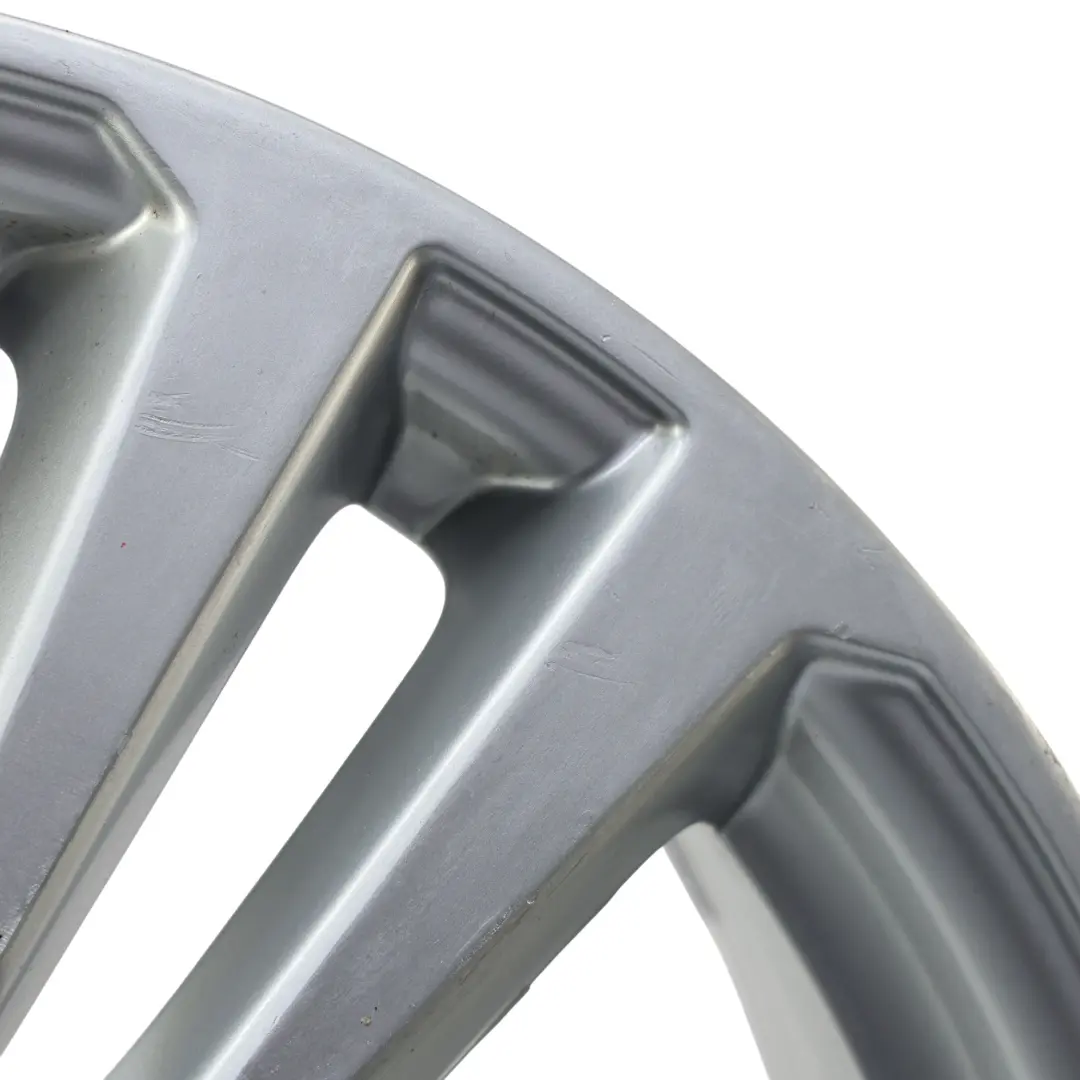 Silberne Leichtmetallfelge Alufelge 18" 7.5J ET:51 für Audi A3 8V mit Teilenummer 8V0601025BL Audi A3 8V Silberne Leichtmetallfelge Alufelge 18" 7.5J ET:51 - SKU 8V0601025BL-1 - Teilenummer 8V0601025BL