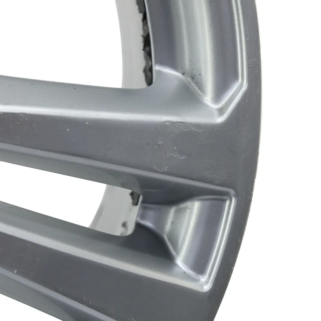 Felga Aluminiowa Srebrna 18" 7.5J ET:51 do Audi A3 8V o numerze 8V0601025BL Audi A3 8V Felga Aluminiowa Srebrna 18" 7.5J ET:51 - SKU 8V0601025BL-1 - Numer Części 8V0601025BL