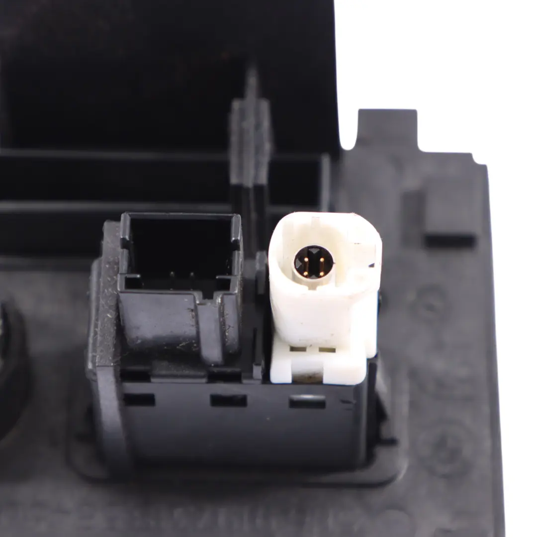 BMW F12 F13 Gniazdo Zapalniczki Osłona Konsoli Środkowej - SKU 9197318 - Numer Części 9197318