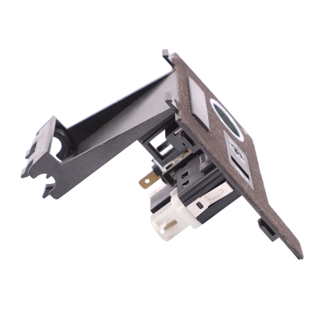  Toma De Mechero BMW F12 F13 Tapa Consola Central - SKU 9197318 - Número de pieza 9197318