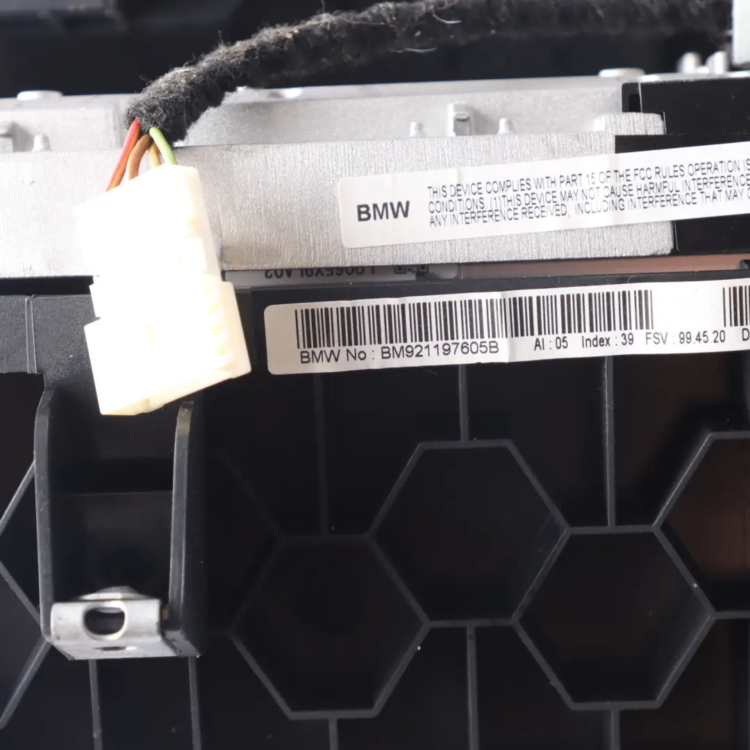 Wyświetlacz Ekran Deski Rozdzielczej 6,5" do BMW E81 E82 E87 LCI o numerze 9211976 BMW E81 E82 E87 LCI Wyświetlacz Ekran Deski Rozdzielczej 6,5" - SKU 9211976 - Numer Części 9211976