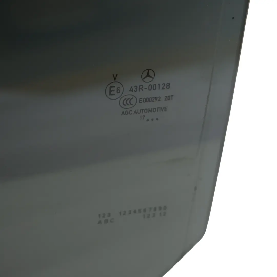 Cristal Puerta Trasera Izquierda Tintado Negro para Mercedes CLA C117 con número de pieza A1177350310 Mercedes CLA C117 Cristal Puerta Trasera Izquierda Tintado Negro - SKU A1177350310 - Número de pieza A1177350310