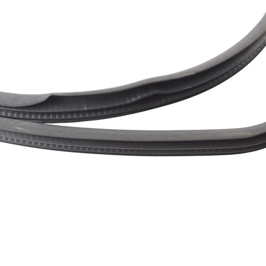 Guarnizione Porta Posteriore Sinistra Destra per Mercedes ML W164 con numero di parte A1646900676 Mercedes ML W164 Guarnizione Porta Posteriore Sinistra Destra - SKU A1646900676 - Numero di parte A1646900676