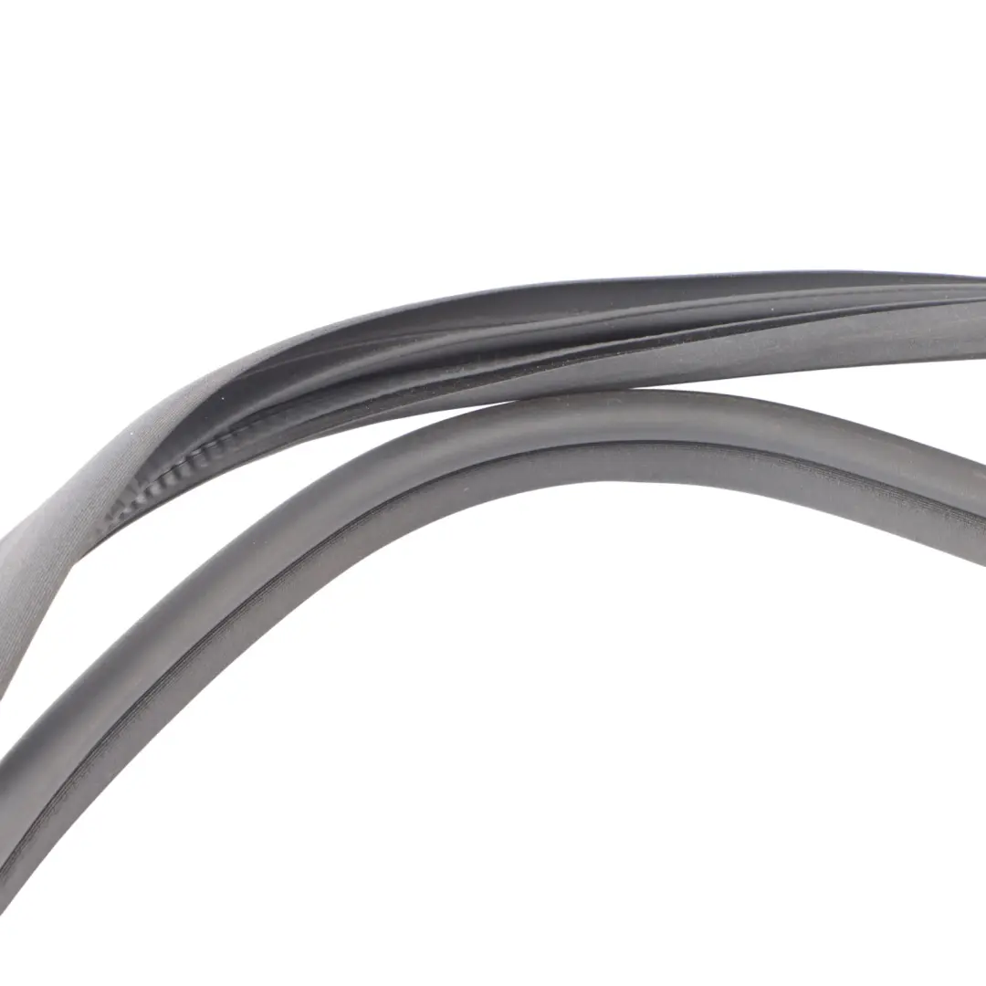 Guarnizione Porta Posteriore Sinistra Destra per Mercedes ML W164 con numero di parte A1646900676 Mercedes ML W164 Guarnizione Porta Posteriore Sinistra Destra - SKU A1646900676 - Numero di parte A1646900676