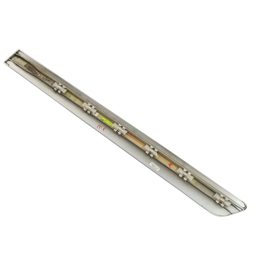 Moulure De Porte Arrière Droite Iridium Silver Argent - 775 pour Mercedes GL X164 à propos du numéro de pièce A1646905662 Mercedes GL X164 Moulure De Porte Arrière Droite Iridium Silver Argent - 775 - SKU A1646905662-IRS - Numéro de pièce A1646905662