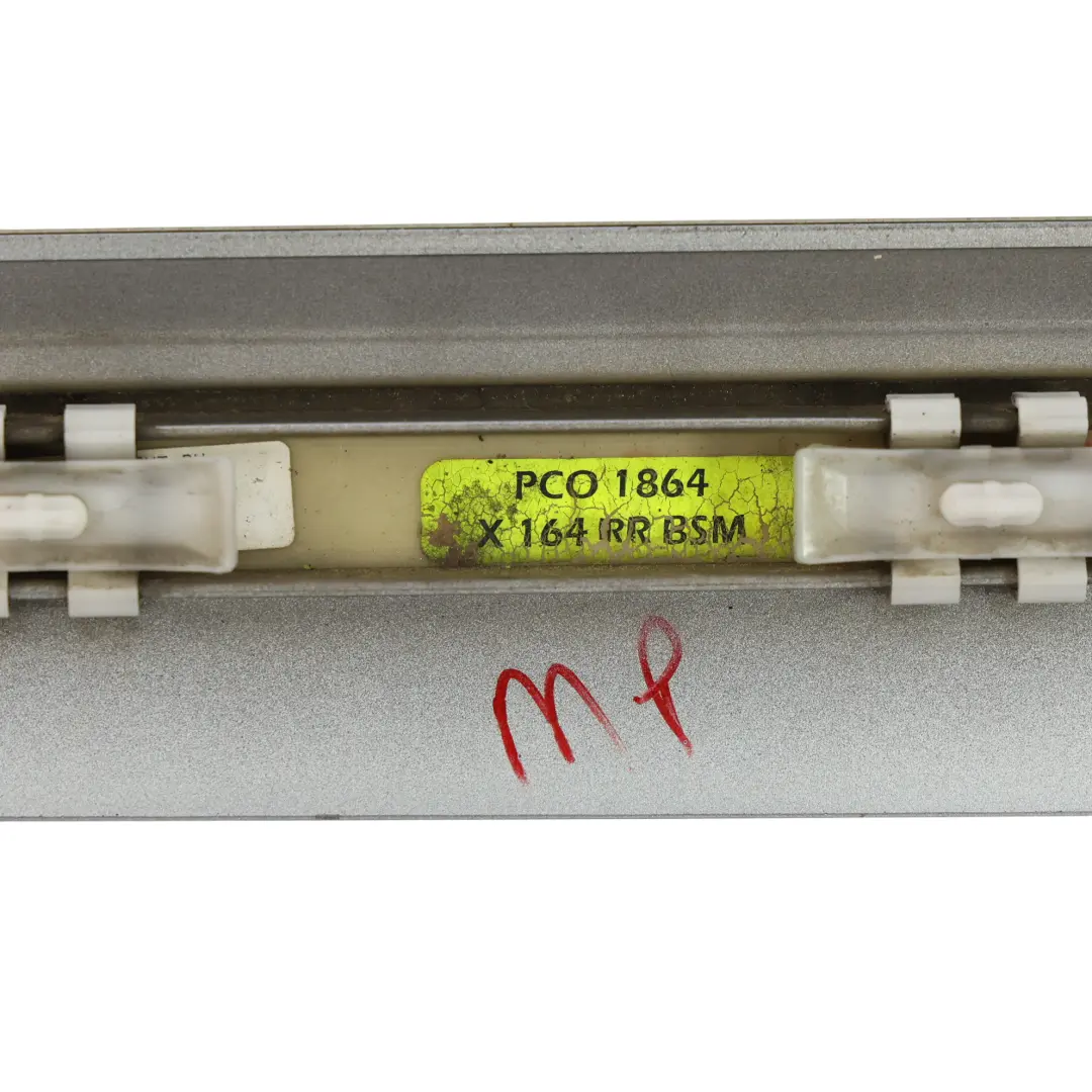 Embellecedor Puerta Trasera Derecha Iridium Silver - 775 para Mercedes GL W164 con número de pieza A1646905662 Mercedes GL W164 Embellecedor Puerta Trasera Derecha Iridium Silver - 775 - SKU A1646905662-IRS - Número de pieza A1646905662