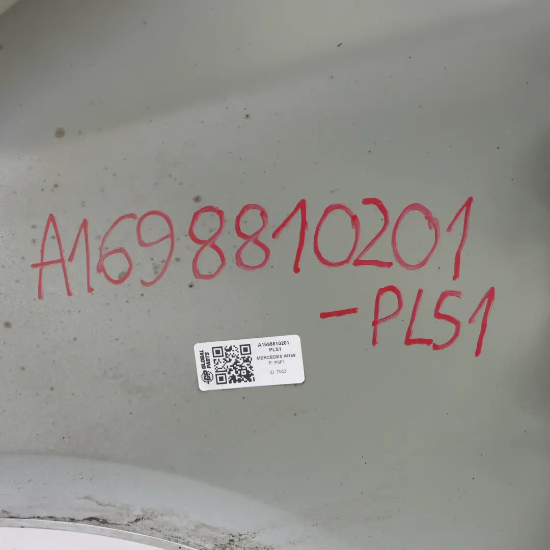 Pannello laterale anteriore destro parafango Polar Silver - 761 per Mercedes W169 con numero di parte A1698810201 Mercedes W169 Pannello laterale anteriore destro parafango Polar Silver - 761 - SKU A1698810201-PLS1 - Numero di parte A1698810201