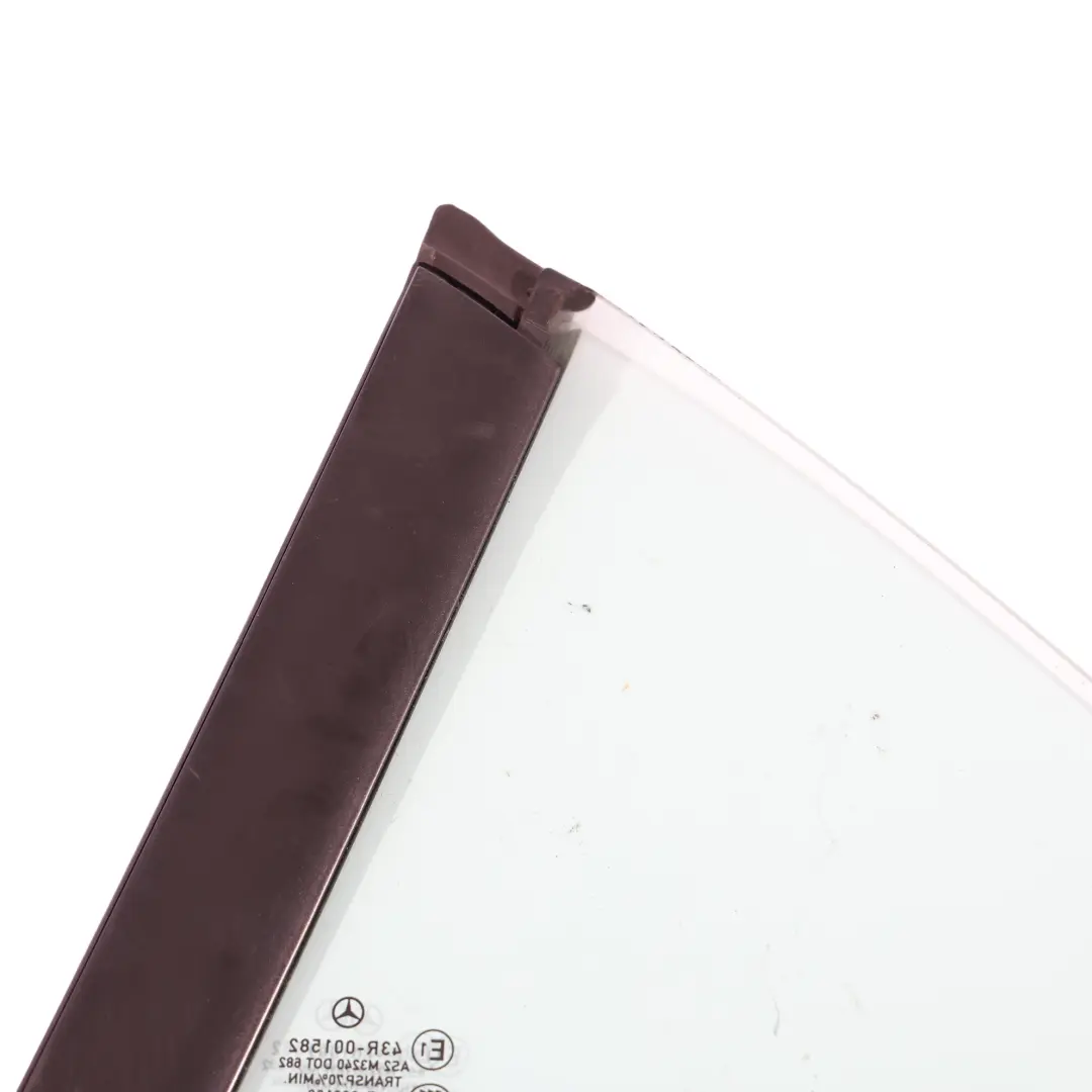 Finestrino Laterale Posteriore Sinistro Fisso Triangolo AS2 per Mercedes R172 con numero di parte A1726700200 Mercedes R172 Finestrino Laterale Posteriore Sinistro Fisso Triangolo AS2 - SKU A1726700200 - Numero di parte A1726700200