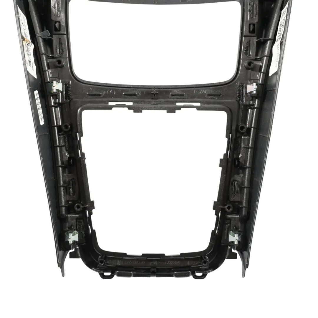 Central Panel Embellecedor Cajón Cenicero Negro para Mercedes W176 con número de pieza A1766807100 Mercedes W176 Central Panel Embellecedor Cajón Cenicero Negro - SKU A1766807100 - Número de pieza A1766807100