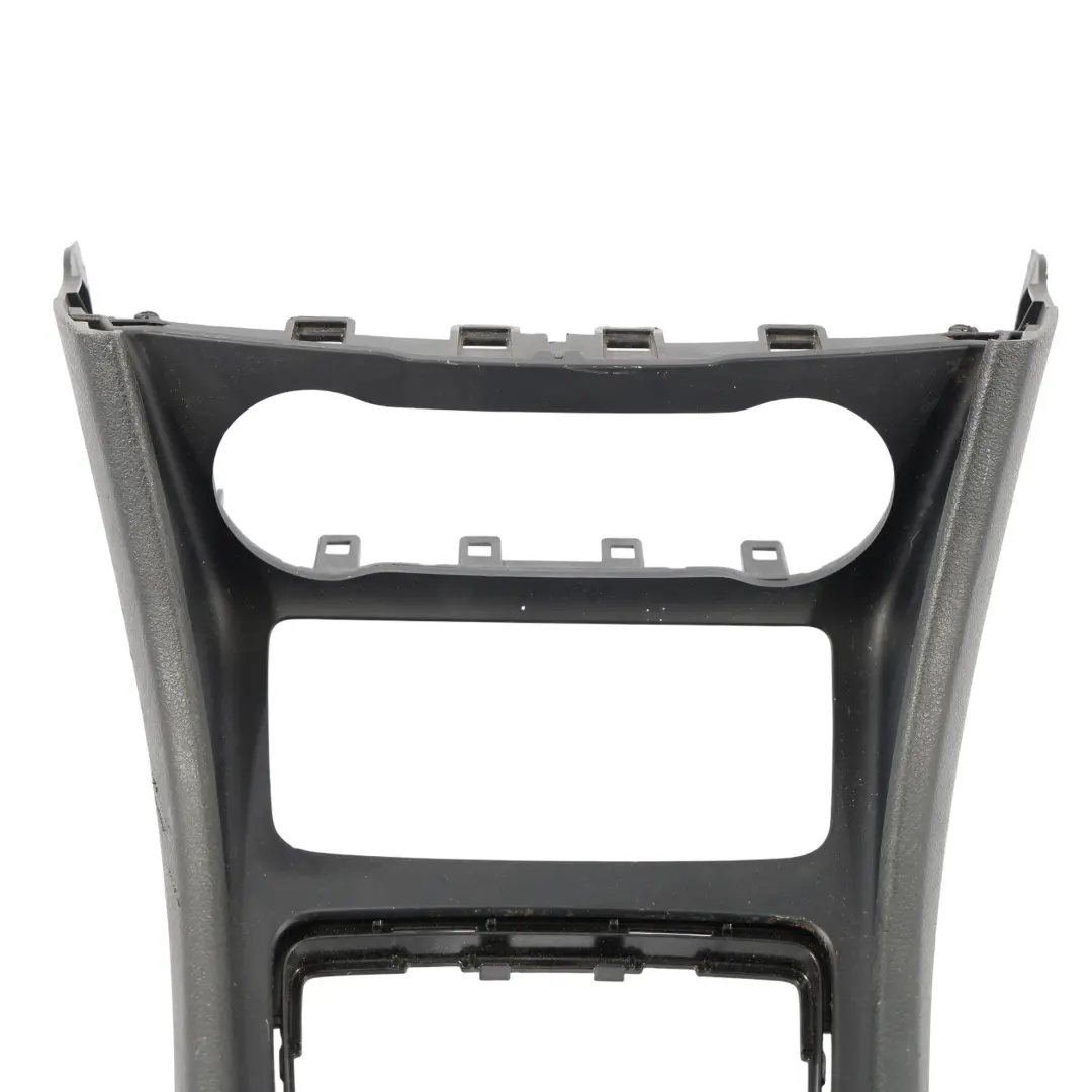 Panel Osłona Konsoli Tunelu Środkowego Czarna do Mercedes W176 o numerze A1766807100 Mercedes W176 Panel Osłona Konsoli Tunelu Środkowego Czarna - SKU A1766807100 - Numer Części A1766807100