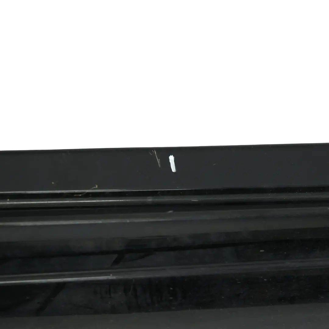 Faldón lateral AMG Derecho Cubre umbral de puerta Cosmic Black 191 para Mercedes W176 con número de pieza A1766980154 Mercedes W176 Faldón lateral AMG Derecho Cubre umbral de puerta Cosmic Black 191 - SKU A1766980154-KB1 - Número de pieza A1766980154