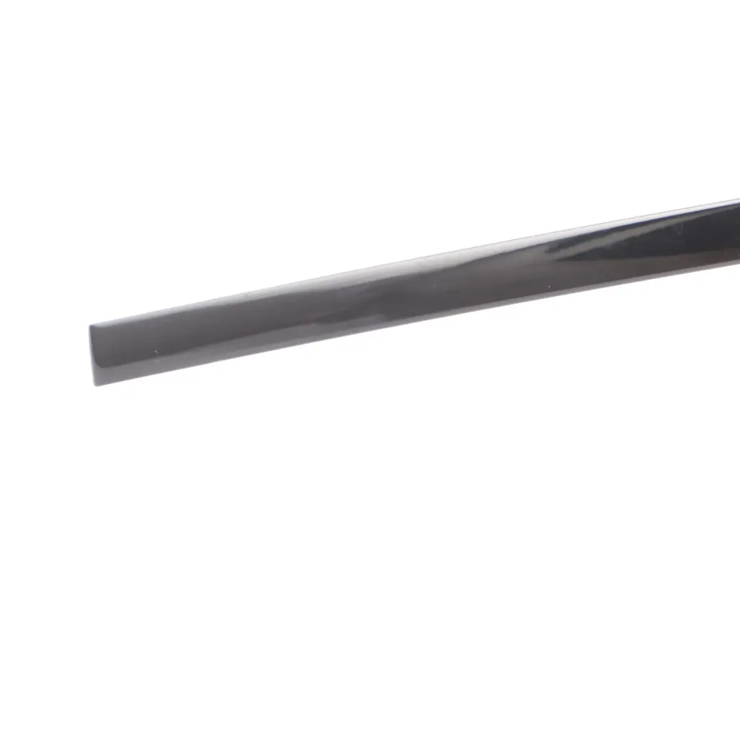 Cubierta Ambellecedor Ventanilla Trasera Izquierda para Mercedes W177 con número de pieza A1777354300 Mercedes W177 Cubierta Ambellecedor Ventanilla Trasera Izquierda - SKU A1777354300 - Número de pieza A1777354300