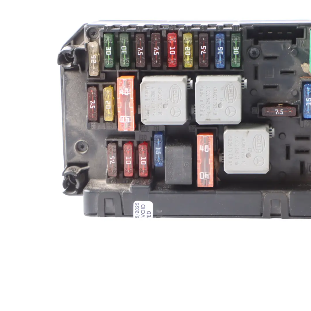 Front SAM Module Fuse Box Unit to Mercedes W204 with Part number A2049005401 Mercedes W204 Front SAM Module Fuse Box Unit - SKU A2049005401 - Part number A2049005401
