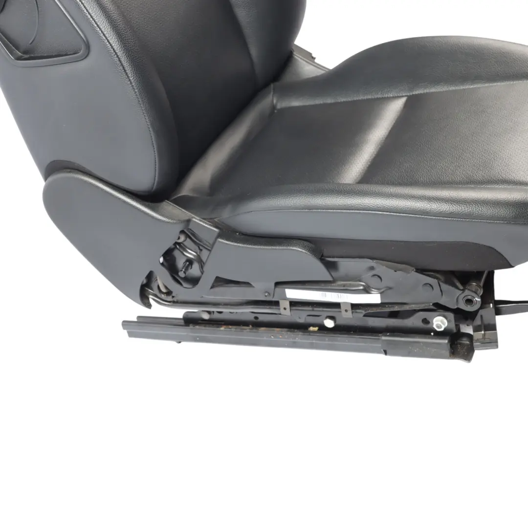 Przedni Lewy Fotel Skóra Sztuczna Czarna do Mercedes W204 o numerze A2049100747 Mercedes W204 Przedni Lewy Fotel Skóra Sztuczna Czarna - SKU A2049100747-1 - Numer Części A2049100747