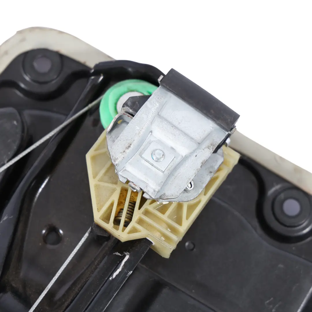 Pannello Alzacristalli Posteriore Sinistro per Mercedes W205 con numero di parte A2057307901 Mercedes W205 Pannello Alzacristalli Posteriore Sinistro - SKU A2057307901 - Numero di parte A2057307901