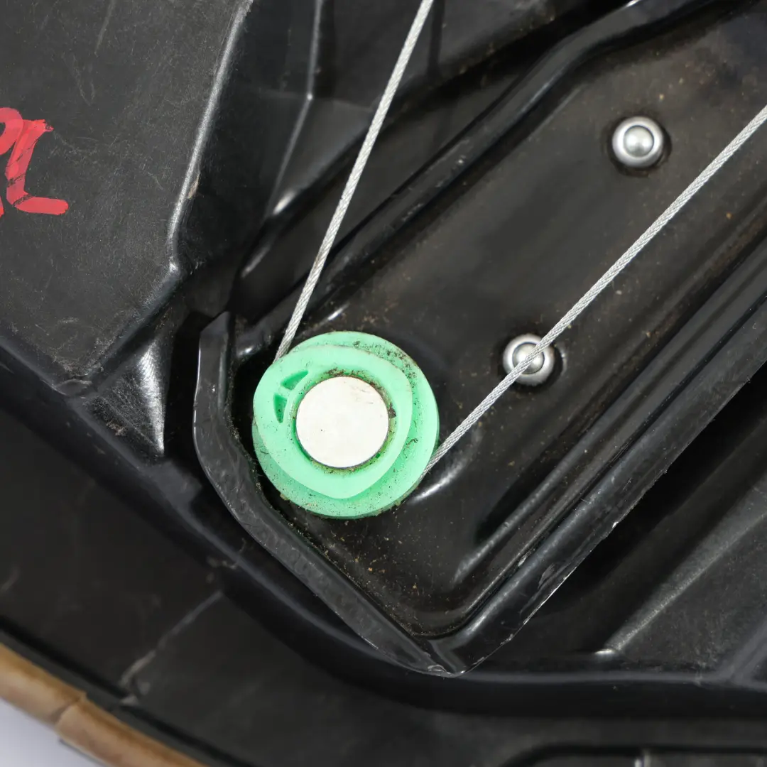 Heckscheibenregulator Hebeplatte Links für Mercedes W205 mit Teilenummer A2057307901 Mercedes W205 Heckscheibenregulator Hebeplatte Links - SKU A2057307901 - Teilenummer A2057307901