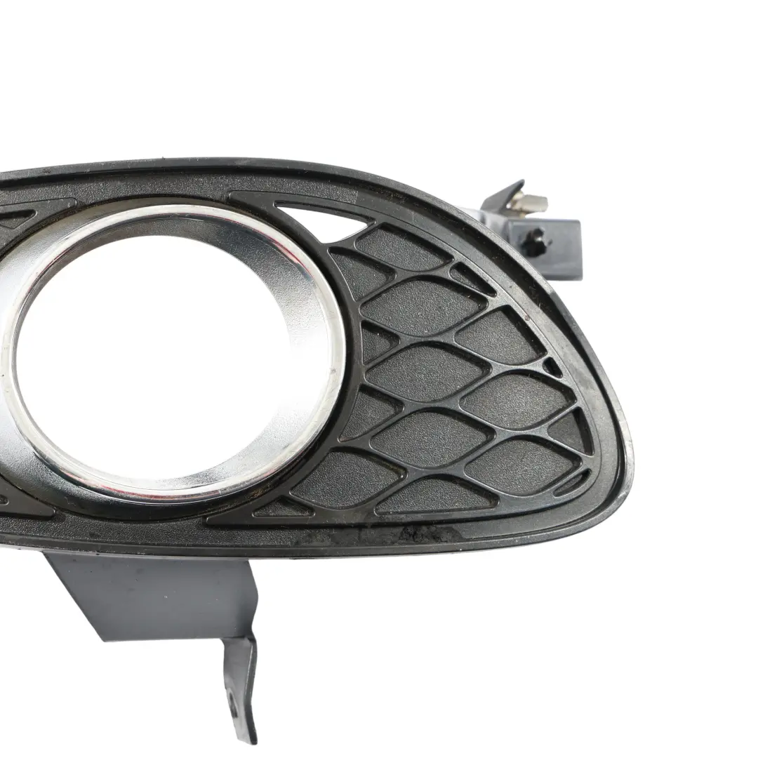 Griglia Coprifaro Fendinebbia Anteriore Destra per Mercedes C219 con numero di parte A2198850623 Mercedes C219 Griglia Coprifaro Fendinebbia Anteriore Destra - SKU A2198850623 - Numero di parte A2198850623