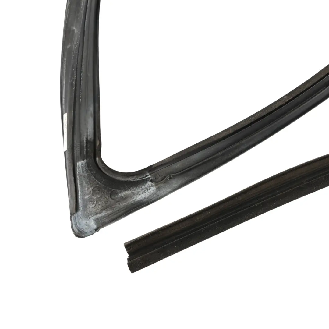 Cadre De Joint De Porte Avant Gauche pour Mercedes W251 à propos du numéro de pièce A2517250125 Mercedes W251 Cadre De Joint De Porte Avant Gauche - SKU A2517250125 - Numéro de pièce A2517250125