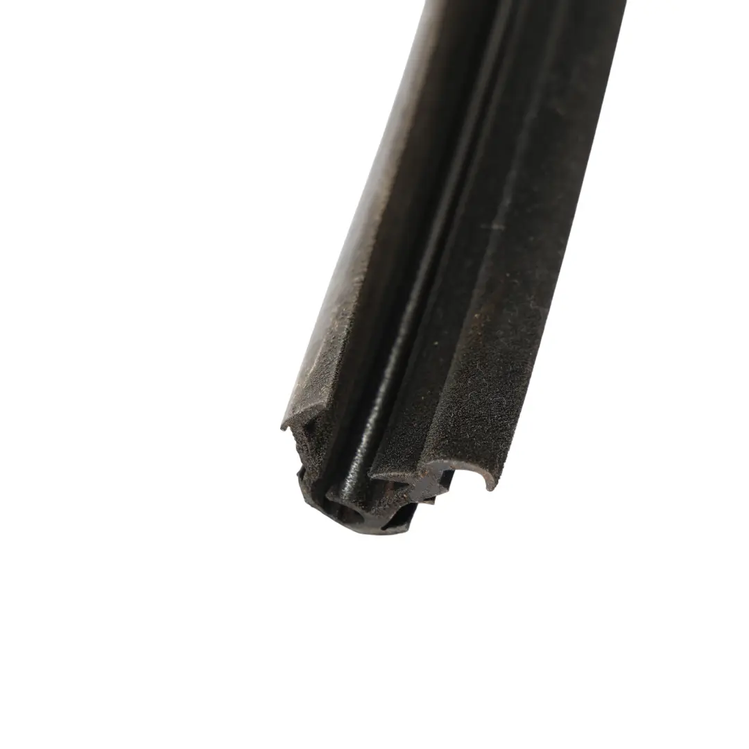 Sello Puerta Delantera Izquierda para Mercedes W251 Marco con número de pieza A2517250125 Mercedes W251 Marco Sello Puerta Delantera Izquierda - SKU A2517250125 - Número de pieza A2517250125