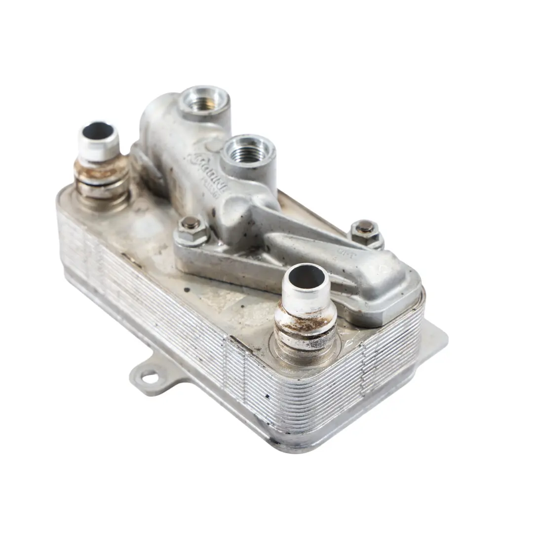 W907 OM654 Enfriador De Aceite Del Motor Diesel para Mercedes con número de pieza A9075001500 Mercedes W907 OM654 Enfriador De Aceite Del Motor Diesel - SKU A9075001500 - Número de pieza A9075001500