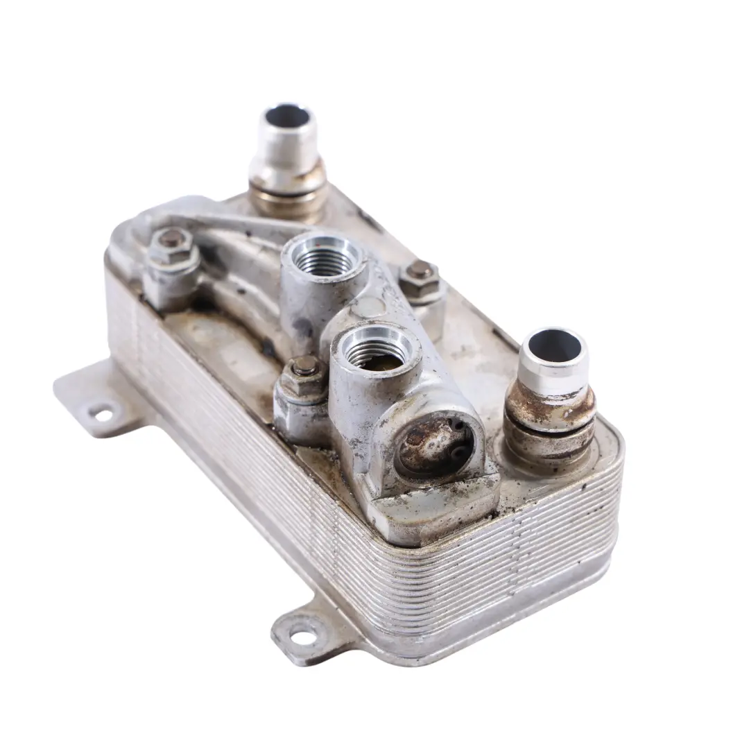 W907 OM654 Dieselmotor Ölkühler für Mercedes mit Teilenummer A9075001500 Mercedes W907 OM654 Dieselmotor Ölkühler - SKU A9075001500 - Teilenummer A9075001500