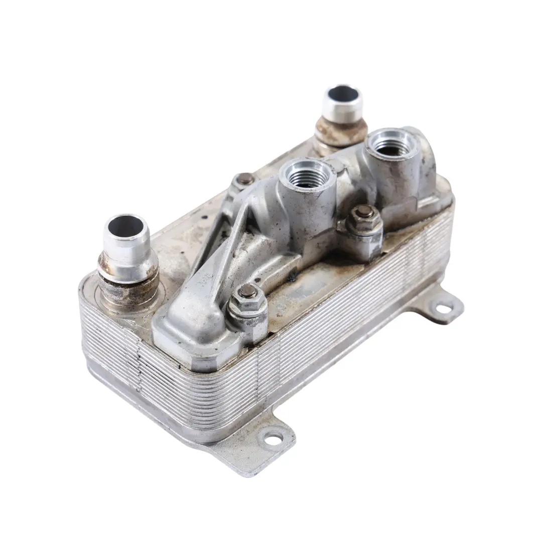 W907 OM654 Dieselmotor Ölkühler für Mercedes mit Teilenummer A9075001500 Mercedes W907 OM654 Dieselmotor Ölkühler - SKU A9075001500 - Teilenummer A9075001500