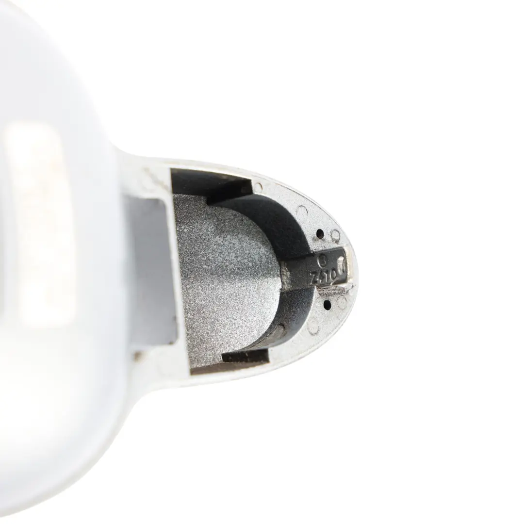 Uchwyt Mocowanie Klamki Drzwi Prawy Tył Titansilber - 354 do BMW E60 E61 o numerze 0154343 BMW E60 E61 Uchwyt Mocowanie Klamki Drzwi Prawy Tył Titansilber - 354 - SKU 0154343-TS - Numer Części 0154343