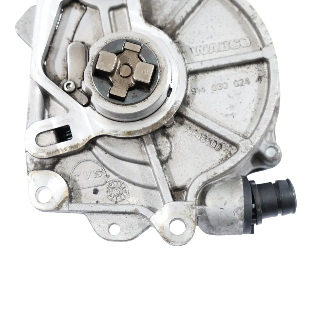 Vacuum Pump Audi A4 B8 A5 8T TT 8J VW Passat B7 2.0 TDI Diesel to with Part number 03L145100B Vacuum Pump Audi A4 B8 A5 8T TT 8J VW Passat B7 2.0 TDI Diesel - SKU 03L145100B - Part number 03L145100B