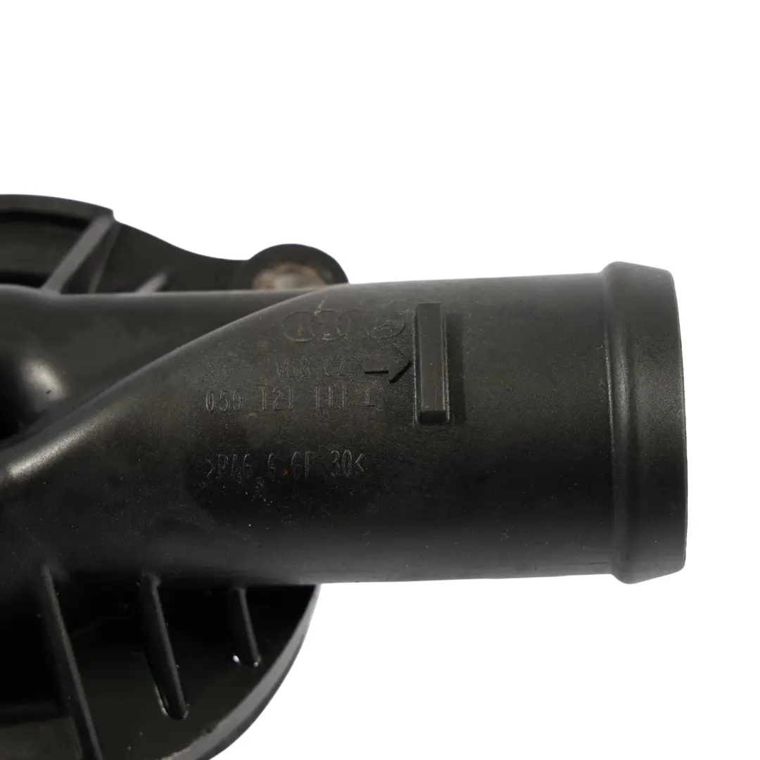 Audi A4 B7 2.7 TDI BPP Diesel Boîtier De Thermostat Moteur - SKU 059121111L - Numéro de pièce 059121111L