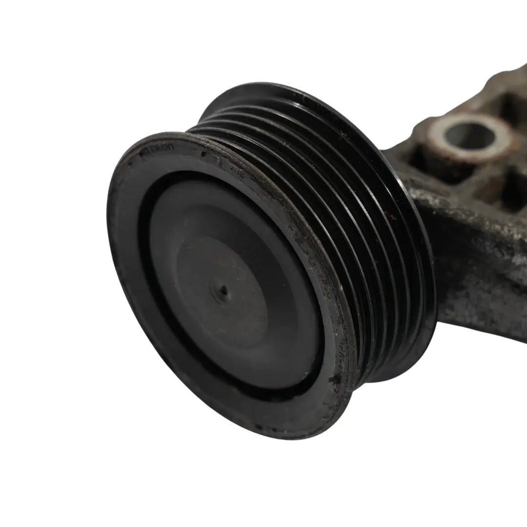 Łapa Uchwyt Mocowanie Alternatora 2.7 3.0 TDI do Audi A4 B7 A6 C6 o numerze 059903143K Audi A4 B7 A6 C6 Łapa Uchwyt Mocowanie Alternatora 2.7 3.0 TDI - SKU 059903143K - Numer Części 059903143K