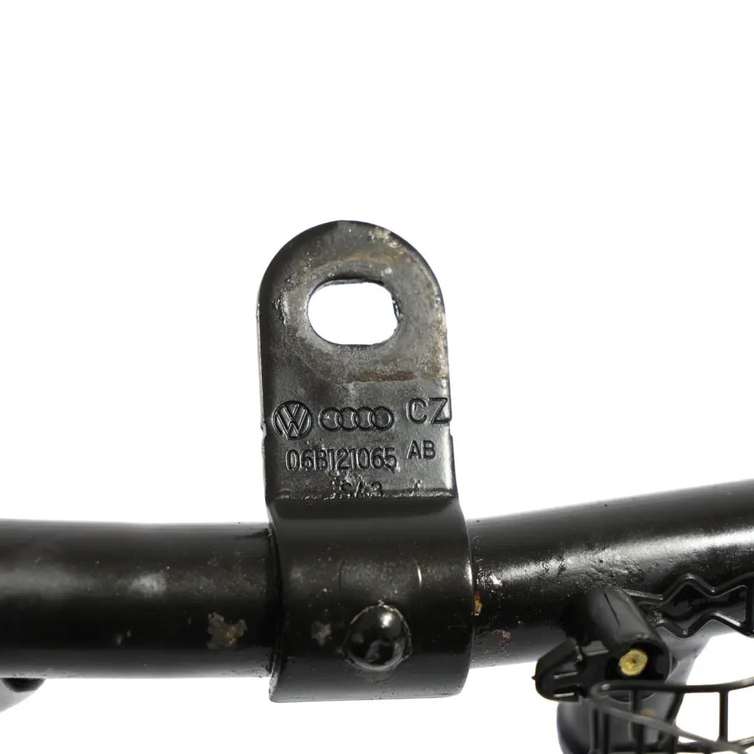 BFB Tubo De Retorno Del Refrigerante Motor Gasolina para Audi A4 B7 1.8 T con número de pieza 06B121065 Audi A4 B7 1.8 T BFB Tubo De Retorno Del Refrigerante Motor Gasolina - SKU 06B121065 - Número de pieza 06B121065