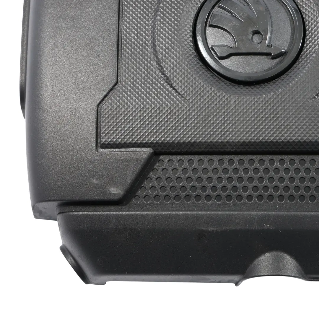 CHHB Garniture De Capot Moteur Essence pour Skoda Octavia VR 2.0 TSI à propos du numéro de pièce 06K103925J Skoda Octavia VR 2.0 TSI CHHB Garniture De Capot Moteur Essence - SKU 06K103925J - Numéro de pièce 06K103925J