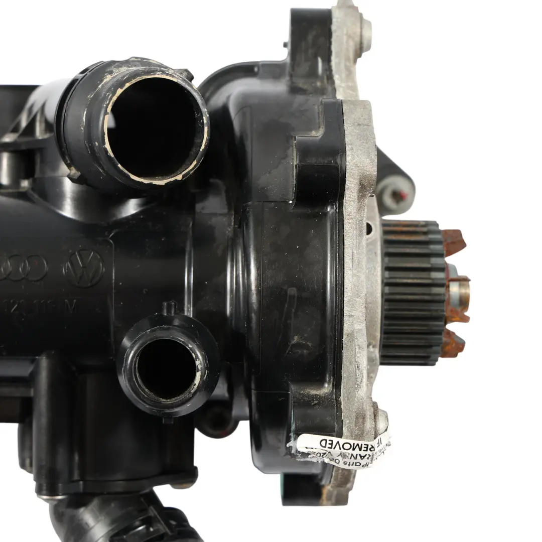 Pompa Acqua Termostato Regolatore Raffreddamento 2.0 TFSI per Audi Q5 FY con numero di parte 06L121111M Audi Q5 FY Pompa Acqua Termostato Regolatore Raffreddamento 2.0 TFSI - SKU 06L121111M - Numero di parte 06L121111M