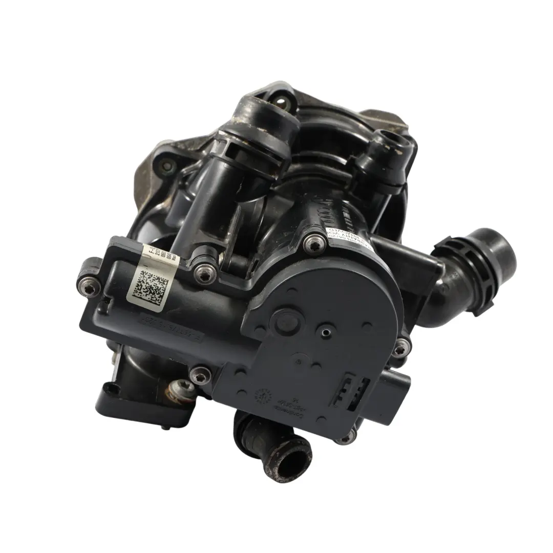 Pompa Wody Obudowa Termostatu 2.0 TFSI do Audi S3 8V o numerze 06L121111M Audi S3 8V Pompa Wody Obudowa Termostatu 2.0 TFSI - SKU 06L121111M - Numer Części 06L121111M