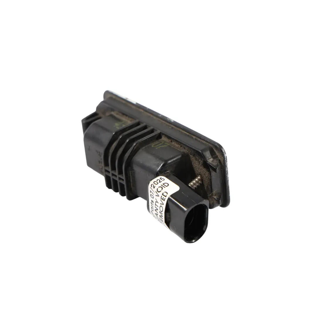 Lampka Tablicy Rejestracyjnej Tył do Volkswagen Golf Beetle Bora o numerze 1J6943021B Volkswagen Golf Beetle Bora Lampka Tablicy Rejestracyjnej Tył - SKU 1J6943021B - Numer Części 1J6943021B