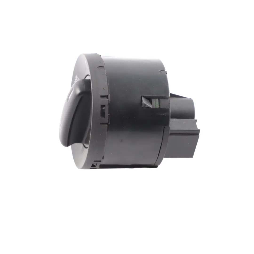 Przełącznik Włącznik Świateł 1K0941431P do Volkswagen Passat B6 Golf 5 o numerze 1K0941431N Volkswagen Passat B6 Golf 5 Przełącznik Włącznik Świateł 1K0941431P - SKU 1K0941431N - Numer Części 1K0941431N