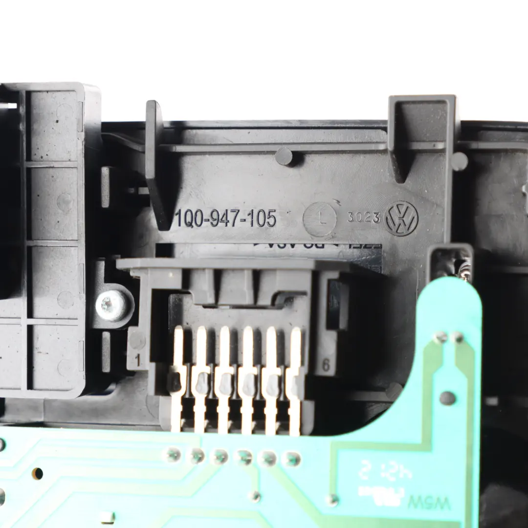 VW Volkswagen New Beetle Interior Headliner Luz De Lectura - SKU 1Q0947106A - Número de pieza 1Q0947106A