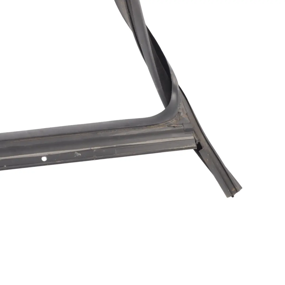 1Z Rear Door Window Glass Seal Gasket Right O/S AS2 to Skoda Octavia II with Part number 1Z5845210 Skoda Octavia II 1Z Rear Door Window Glass Seal Gasket Right O/S AS2 - SKU 1Z5845210 - Part number 1Z5845210