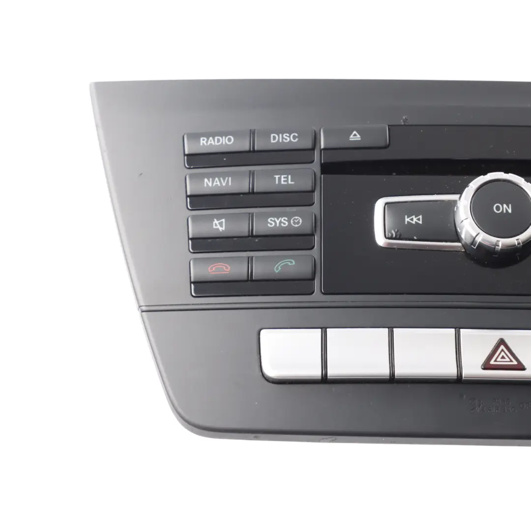 Mercedes W204 S204 Autoradio Avec Navigation Satellite Et Lecteur CD - SKU A2049003509 - Numéro de pièce 2049003509