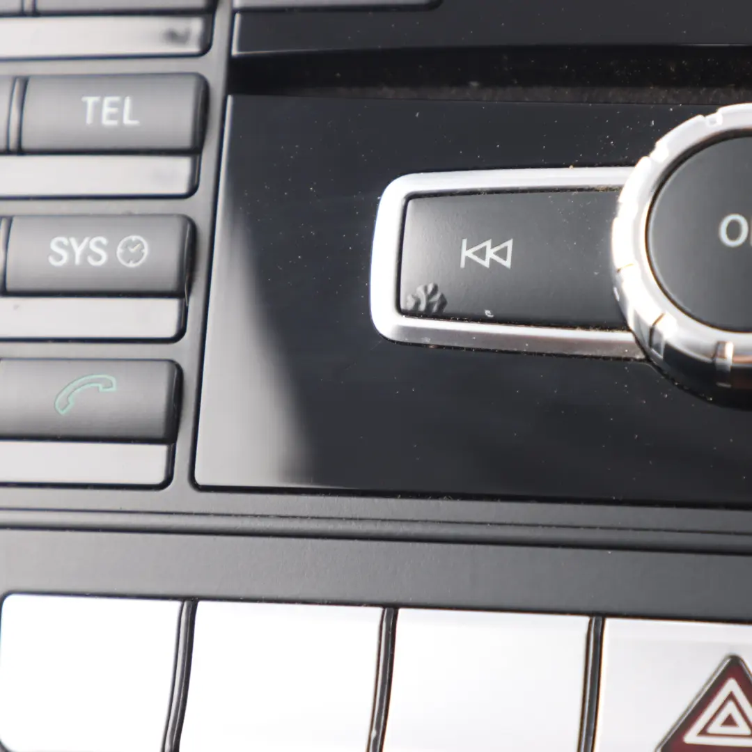 Mercedes W204 S204 Radioodtwarzacz Sat Nav Odtwarzacz CD - SKU A2049003509 - Numer Części 2049003509