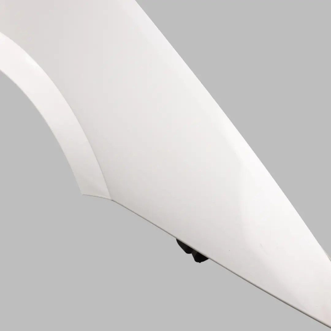 Parafango Anteriore Pannello Destro Alpinweiss 3 Bianco - 300 per BMW E92 con numero di parte 2155922 BMW E92 Parafango Anteriore Pannello Destro Alpinweiss 3 Bianco - 300 - SKU 2155922-AW1 - Numero di parte 2155922