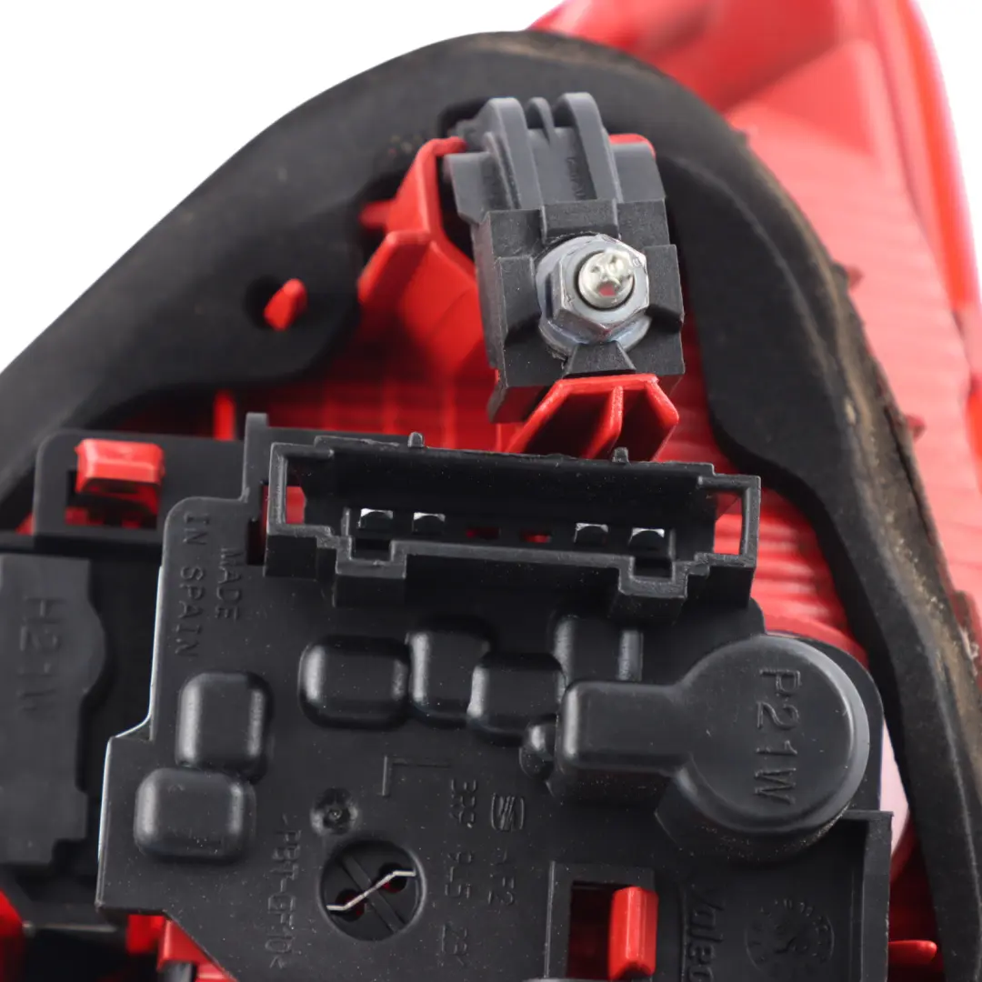 3R Tail Light Lamp Side Panel Inner Rear Left N/S to Seat Exeo with Part number 3R9945093 Seat Exeo 3R Tail Light Lamp Side Panel Inner Rear Left N/S - SKU 3R9945093 - Part number 3R9945093