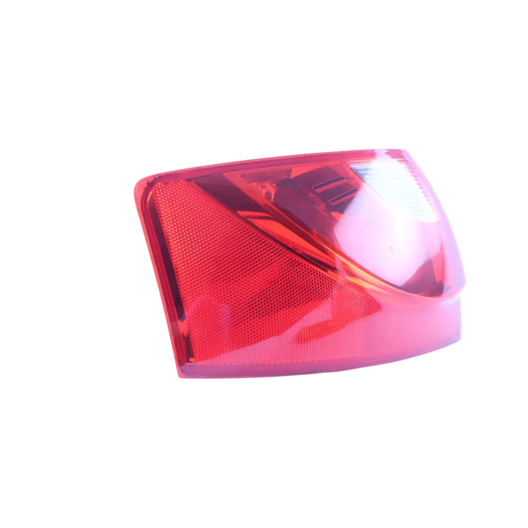 Seat Exeo Lampa Tylna Klapy Prawa - SKU 3R9945095A - Numer Części 3R9945095A