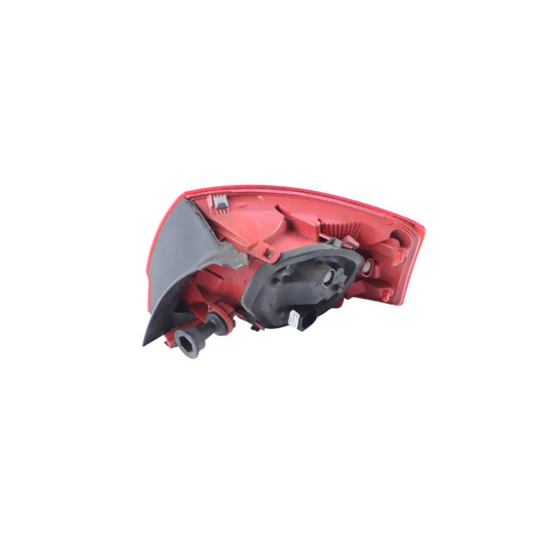 Lampa Tylna Klapy Prawa do Seat Exeo o numerze 3R9945095A Seat Exeo Lampa Tylna Klapy Prawa - SKU 3R9945095A - Numer Części 3R9945095A