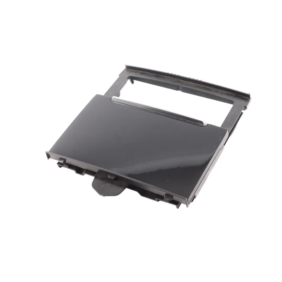 Osłona Popielniczki Czarna do Audi A6 C7 o numerze 4G0863273 Audi A6 C7 Osłona Popielniczki Czarna - SKU 4G0863273 - Numer Części 4G0863273