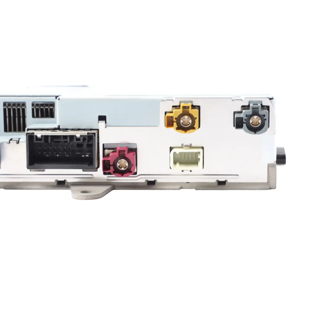 Radio Media BMW U06 Infotainment System Head Unit Navigation to with Part number 5B77876 Radio Media BMW U06 Infotainment System Head Unit Navigation - SKU 5B77876 - Part number 5B77876